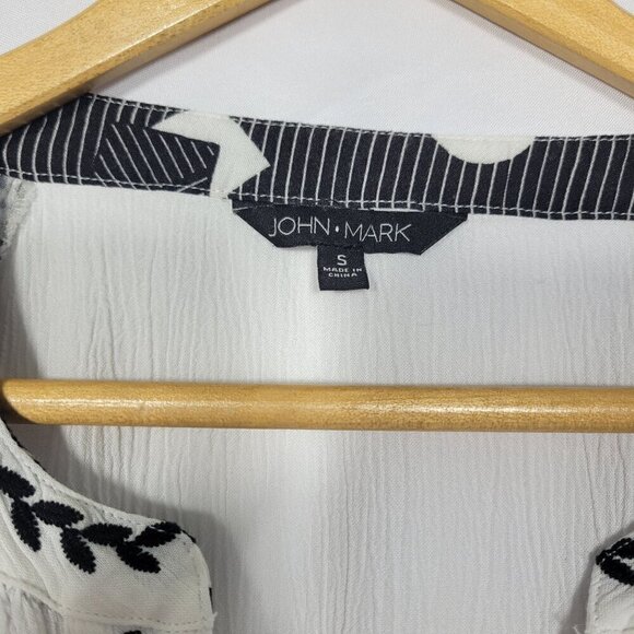 John Mark Women's Embroidered Black & White Crinkle Textured Blouse Size S - Picture 6 of 12